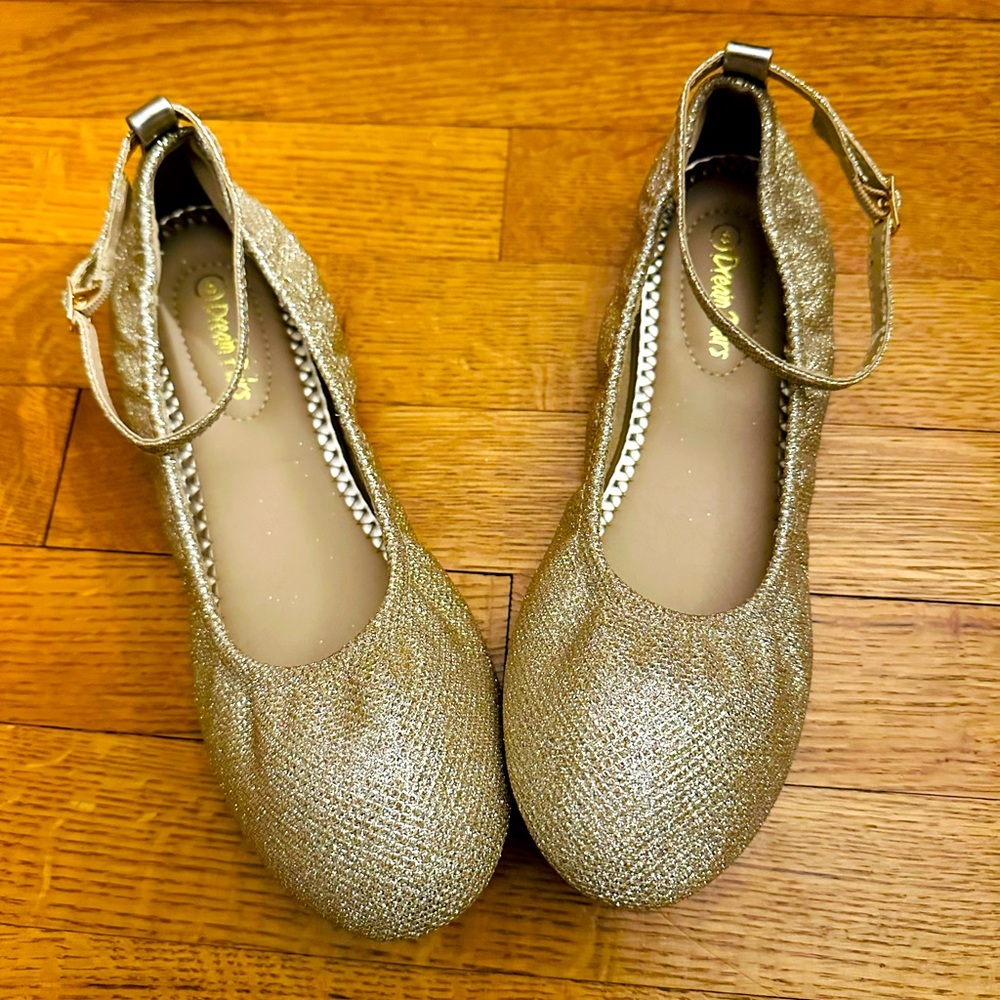NEW Big girls size 5 Dream Pairs gold ballerina flats